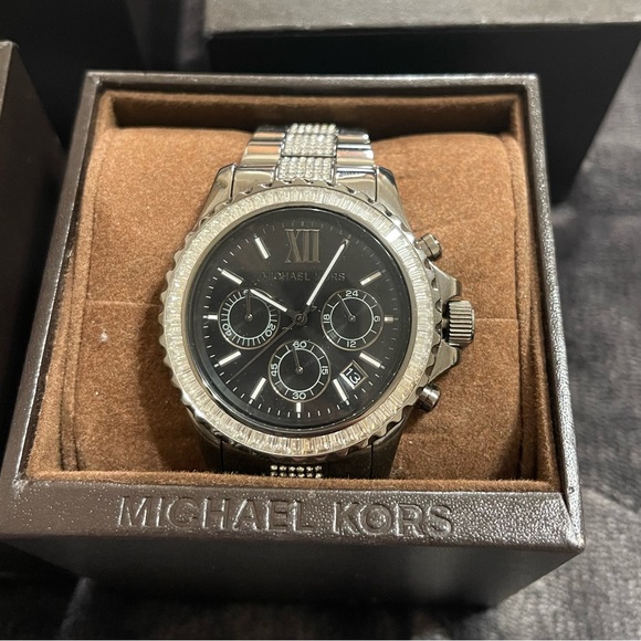 Authentic Michael Kors - Picture 2 of 7